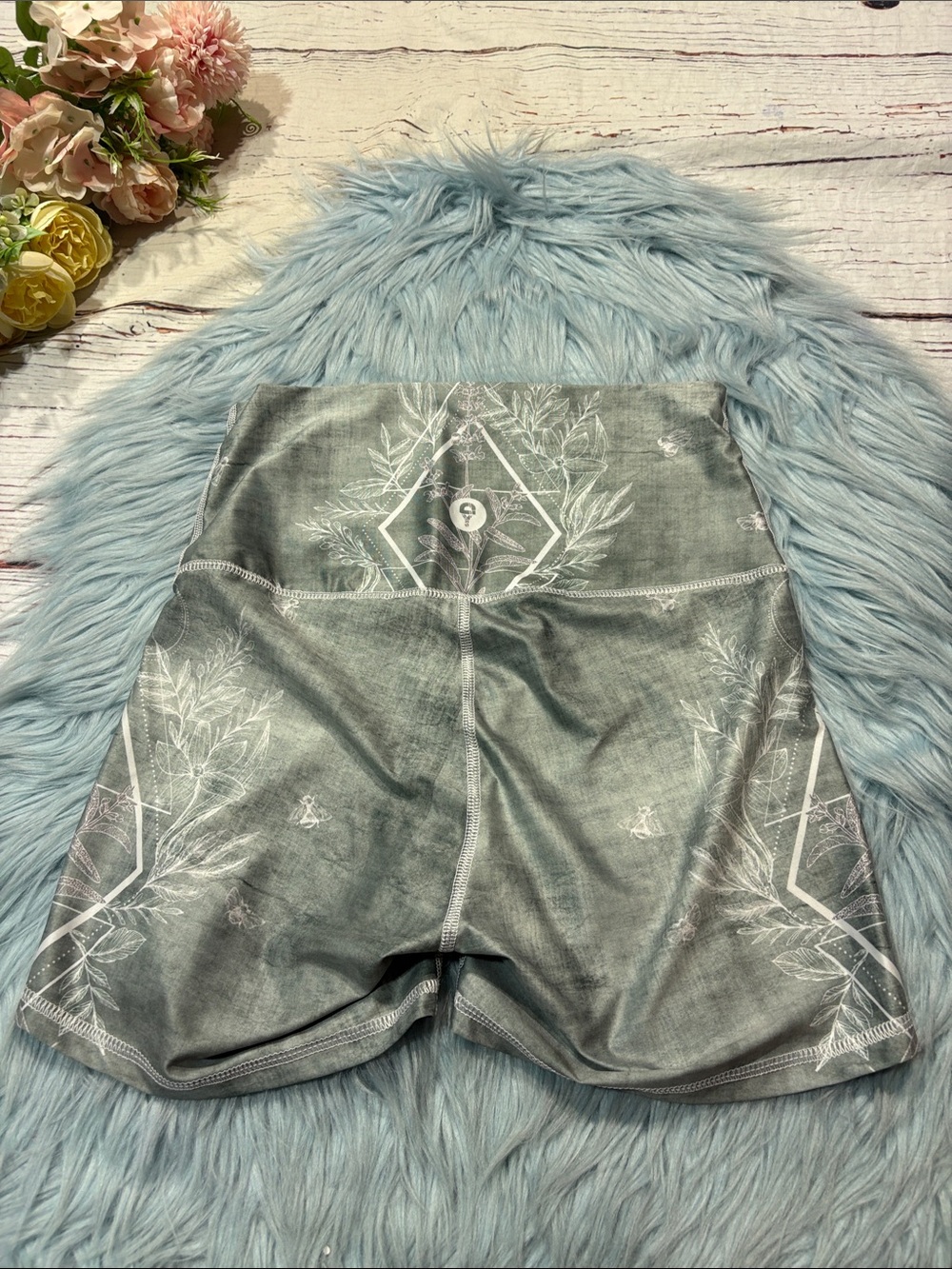 Yoga Democracy Pure Sage Graphic Crossover Workout Yoga Shorts - Picture 7 of 8